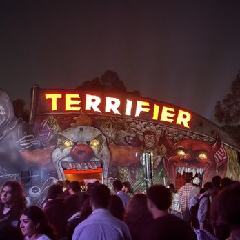 Universal Studios Hollywood - Terrifier scare Entrance - Amusement Parks Near Me - Universal City, California
