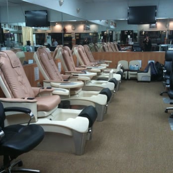 Cosmo Nails - Spa Pedicure Chairs - Nail Salons Near Me - Toluca Lake, California