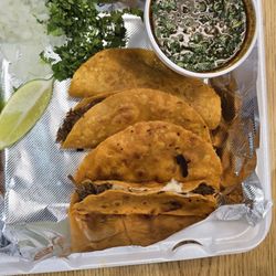 Triple Count Mexican Grill - Birria Tacos con costra