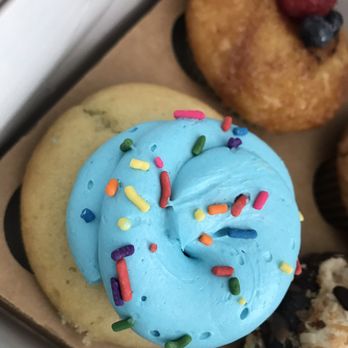 Molly's Cupcakes - Birthday cake - Cupcakes Near Me - Chicago, Illinois Molly's Cupcakes - Birthday cake - Cupcakes Near Me - Chicago, Illinois