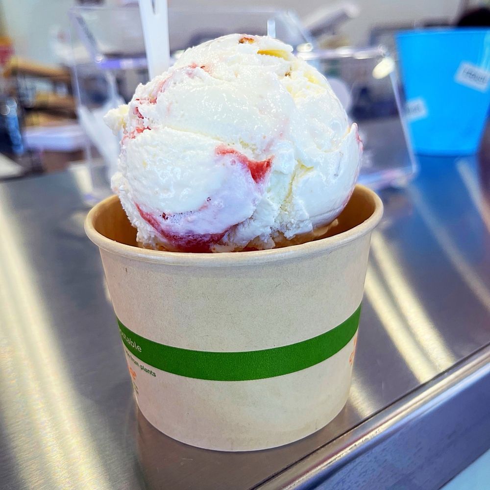 Baskin-Robbins - Strawberry Cheesecake - Ice Cream & Frozen Yogurt Near Me - Honolulu, Hawaii