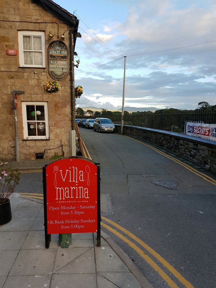 VILLA MARINA TY’R EIDAL 9 Segontium Terrace, Caernarfon, Gwynedd