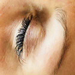 Skin Fete - A full set of hybrid lashes on this gorgeous gal