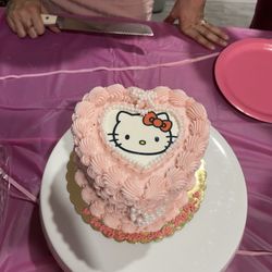 Smallcakes Stuart - 6" heart shape Hello kitty cake