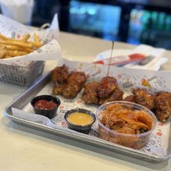 Bonchon Schaumburg - Lunch 8 pc Wings special with side of Kimchi
