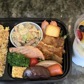 Sachi Sweets - Chef's choice Mini Bento and Almond Float! - Cupcakes Near Me - Urban Honolulu, Hawaii Sachi Sweets - Chef's choice Mini Bento and Almond Float! - Cupcakes Near Me - Urban Honolulu, Hawaii