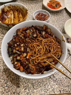 Choong Hwa Won (Korean & Chinese Restaurant) | 중화원 (한국식 중화요리-중식,한식) by null