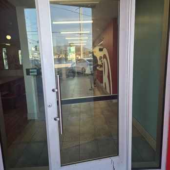 Bobo's Hamburgers - No sign for no pets allowed. - Burgers Near Me - Pacoima, California