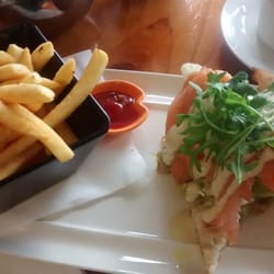 Waterview Cafe - Smoked salmon sandwich