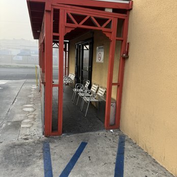 Kim Kee Noodle Cafe - Entrance with patio and chairs - Chinese Near Me - Monterey Park, California Kim Kee Noodle Cafe - Entrance with patio and chairs - Chinese Near Me - Monterey Park, California