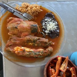 Mercado de Sabores Poblanos - Chile relleno y huazoncles