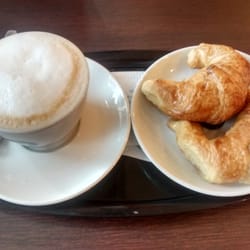 Desayuno: café con leche y dos miedalunas (octubre 2015) $46
