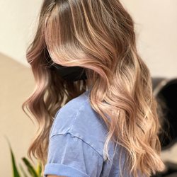 Mane and Skin - Rosy gold mini blonding vibes by Sam to add some extra radiance to you day!