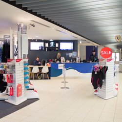 Monash Aquatic & Recreation Centre - Reception and entrance to Monash Aquatic & Recreation Centre