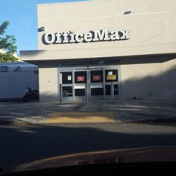 Officemax - Front entrance of office max
