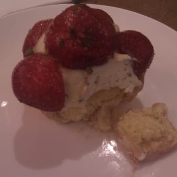 L'Eto Caffe - Strawberry cream and mint tart - Cafes Near Me - London, XGL L'Eto Caffe - Strawberry cream and mint tart - Cafes Near Me - London, XGL
