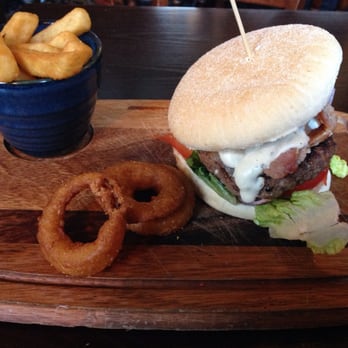 The Counting House - Gourmet burger with Stilton and bacon meal (with a drink) £6 - British Near Me - Glasgow, GLG