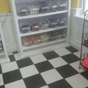 Hershey's Ice Cream Parlor - Ice Cream & Frozen Yogurt Near Me - Pensacola, Florida