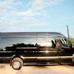Dapper Limousine - Exterior of bus