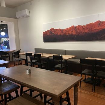 Palisades Eatery - Inside - Pizza Near Me - Calistoga, California Palisades Eatery - Inside - Pizza Near Me - Calistoga, California