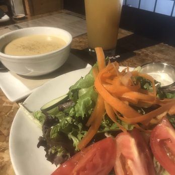 Sunriver Brewing -Oakway Pub - Starter salad and cauliflower beer cheese soup with a hazy ipa beer :) - New American Near Me - Eugene, Oregon