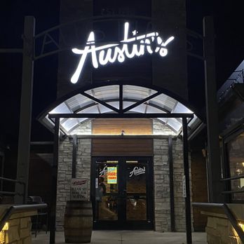 Austin's Saloon & Eatery - Attractive entrance - Steakhouses Near Me - Libertyville, Illinois