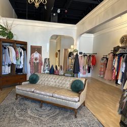 Lingrace Boutique - }:{