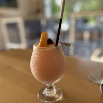 Red's Lakehouse - Sangria slushy - Bars Near Me - Marblehead, Ohio