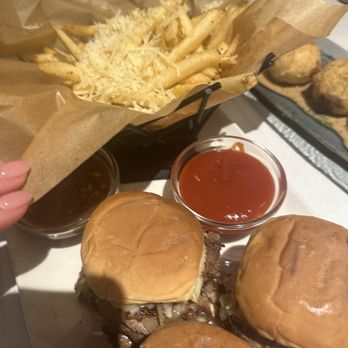 Sullivan's Steakhouse - Sliders with fries - Steakhouses Near Me - Little Rock, Arkansas