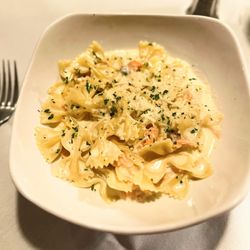 Il Bel Lago - Bow tie pasta with salmon