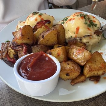 Crescent Bistro - Crab Benedict - New American Near Me - Pleasant Hill, California Crescent Bistro - Crab Benedict - New American Near Me - Pleasant Hill, California