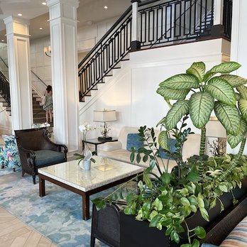 Hotel Atwater - Sitting Area in Lobby - Hotels Near Me - Avalon, California