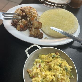Chivas Express - Calentado con Huevos Al Gusto Breakfast - Latin American Near Me - Hialeah, Florida Chivas Express - Calentado con Huevos Al Gusto Breakfast - Latin American Near Me - Hialeah, Florida