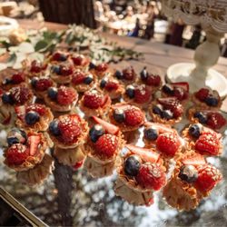 One Sweet Table - @taylordavidsonphotography Fruit Tarts!