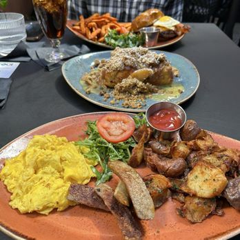 insideOUT - Afternoon brunch - Lounges Near Me - San Diego, California