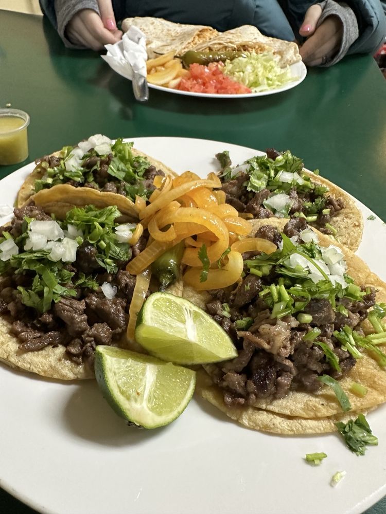 Lucero’s Supermarket Logo