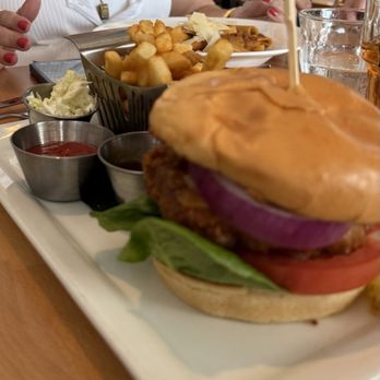 Spritz Stuart - *MAHI SANDWICH - 23 grilled, blackened or fried onion + romaine + tomato + BBQsauce + pineapple relish + brioche bun - Tapas/Small Plates Near Me - Stuart, Florida