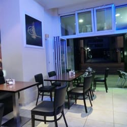 Sultan Saray - Zur Strasse hin