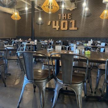 The '401 - The dining area - American Near Me - Bellaire, Texas The '401 - The dining area - American Near Me - Bellaire, Texas