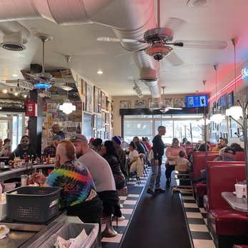 Tommy's Diner - Interior on a busy Sunday - Diners Near Me - Columbus, Ohio Tommy's Diner - Interior on a busy Sunday - Diners Near Me - Columbus, Ohio