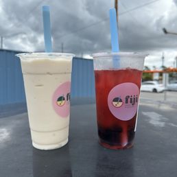 Soursop smoothie and dragonfruit lychee tea Soursop smoothie and dragonfruit lychee tea
