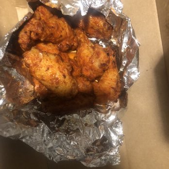 Domino's Pizza - Chicken wings with hot sauce - Pizza Near Me - Vaudreuil-Dorion, Quebec Domino's Pizza - Chicken wings with hot sauce - Pizza Near Me - Vaudreuil-Dorion, Quebec