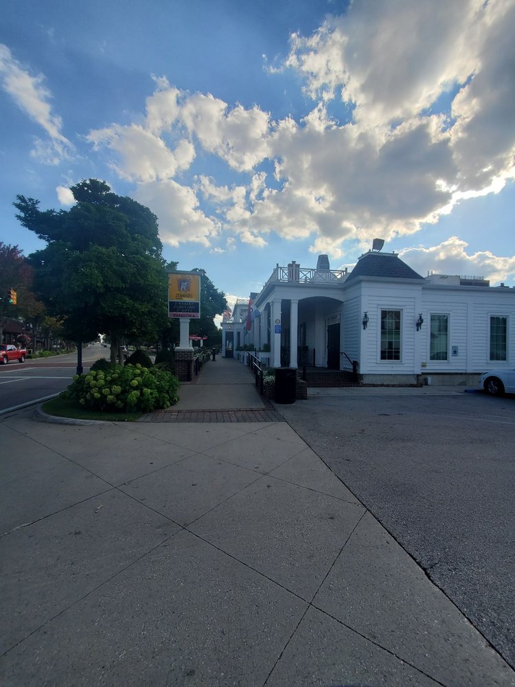 ZEHNDER’S GIFT SHOP Updated October 2024 730 S Main St, Frankenmuth