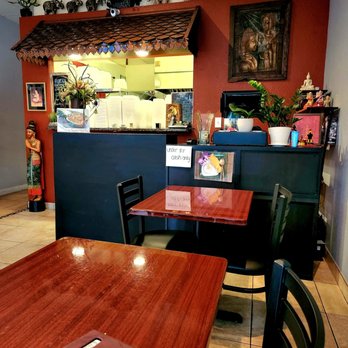 Palm Thai - June 2022: Interior Pic 1 of 4 - Thai Near Me - Tampa, Florida Palm Thai - June 2022: Interior Pic 1 of 4 - Thai Near Me - Tampa, Florida