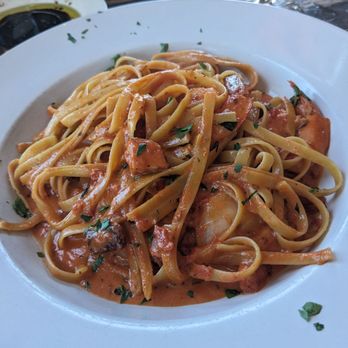 Ristorante Illando - Fettuccine Gamberi E Pancetta - Italian Near Me - San Diego, California Ristorante Illando - Fettuccine Gamberi E Pancetta - Italian Near Me - San Diego, California