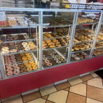 Clovis Donuts - Large variety of DELICIOUS options to pick from!! - Donuts Near Me - Clovis, California