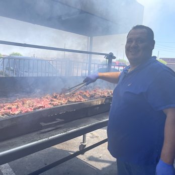 Tacos El Yiyo - Proprietor grilling up a large batch of Carne Asada - Tacos Near Me - Avondale, Arizona