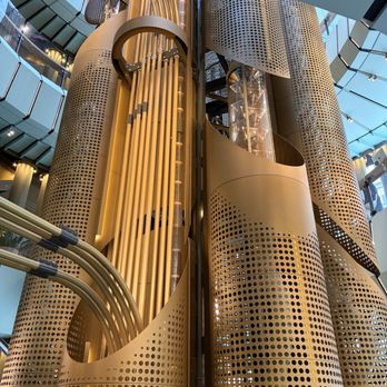 Starbucks Reserve Roastery Chicago - The giant roaster in the center of the staircase - Coffee Roasteries Near Me - Chicago, Illinois