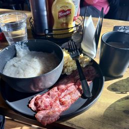 Grits, eggs, turkey bacon