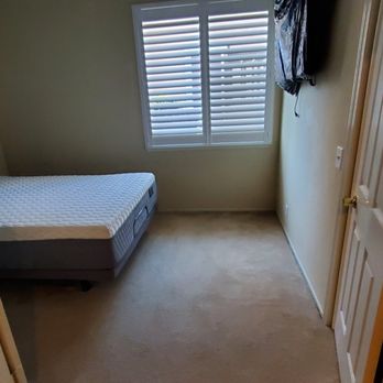 Floor Aesthetics - Guest bedroom carpet before - Flooring Near Me